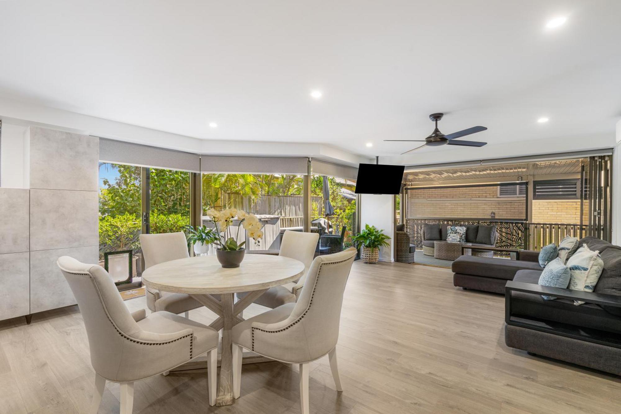 Surfside Court - Hosted By Burleigh Letting Lägenhet Guldkusten Exteriör bild